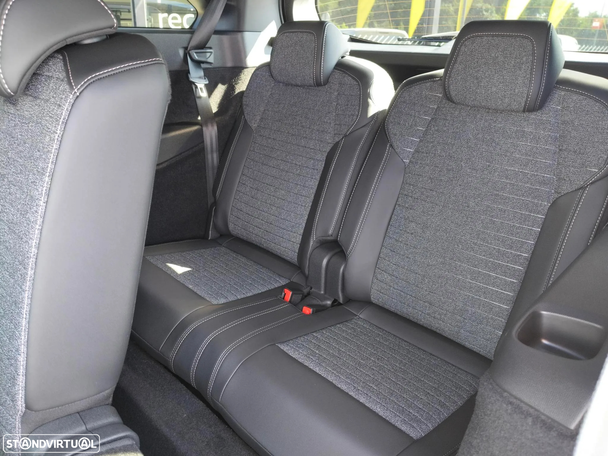 Peugeot E-5008 73 kWh Allure - 10