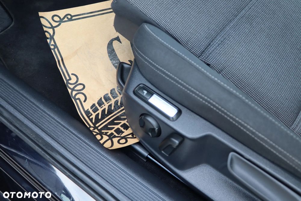 Volkswagen Passat Variant ver-variant-2-0-tdi-scr-dsg-comfortline - 37