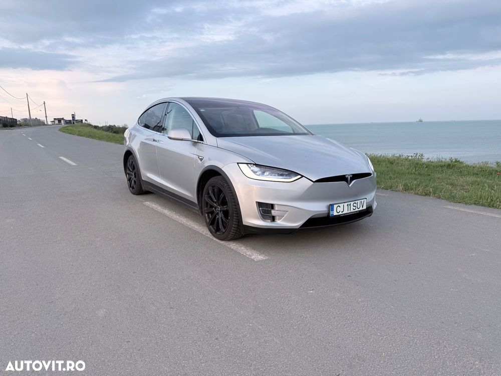 Tesla Model X - 16