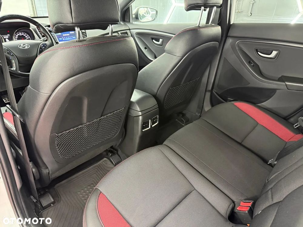 Hyundai i30 1.6 GDI Turbo Luxury - 25