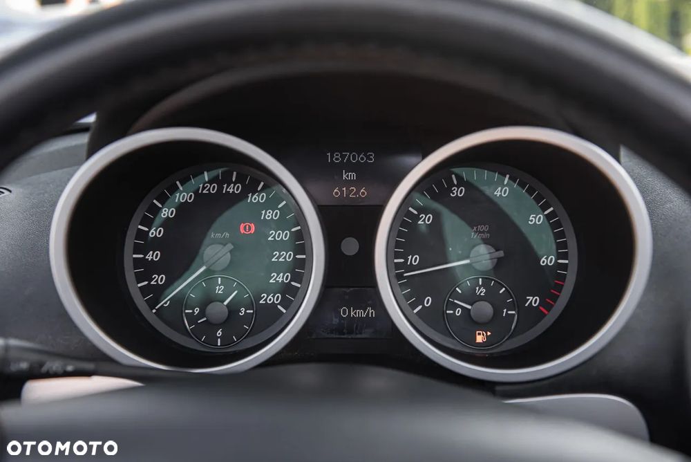 Mercedes-Benz SLK 350 Sport Edition - 17