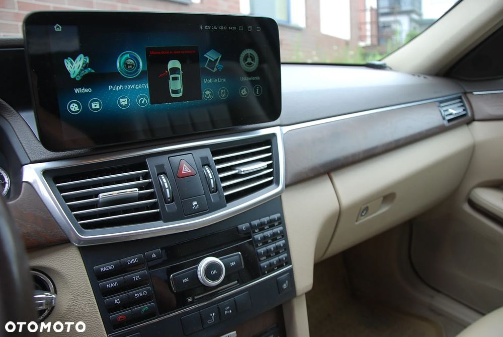 Mercedes-Benz Klasa E ver-200-cgi-blueefficiency-elegance - 32