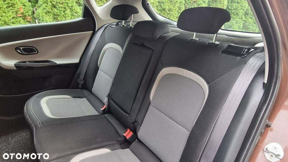 Kia Ceed - 23