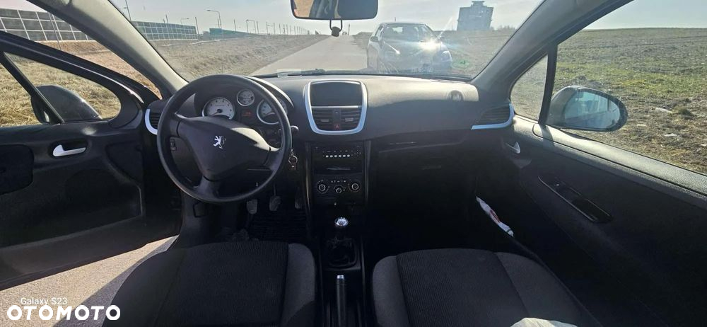 Peugeot 207 1.4 16V Trendy - 6