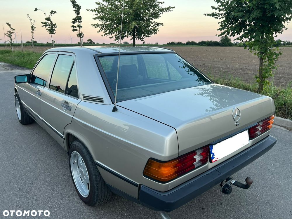 Mercedes-Benz W201 (190) - 7