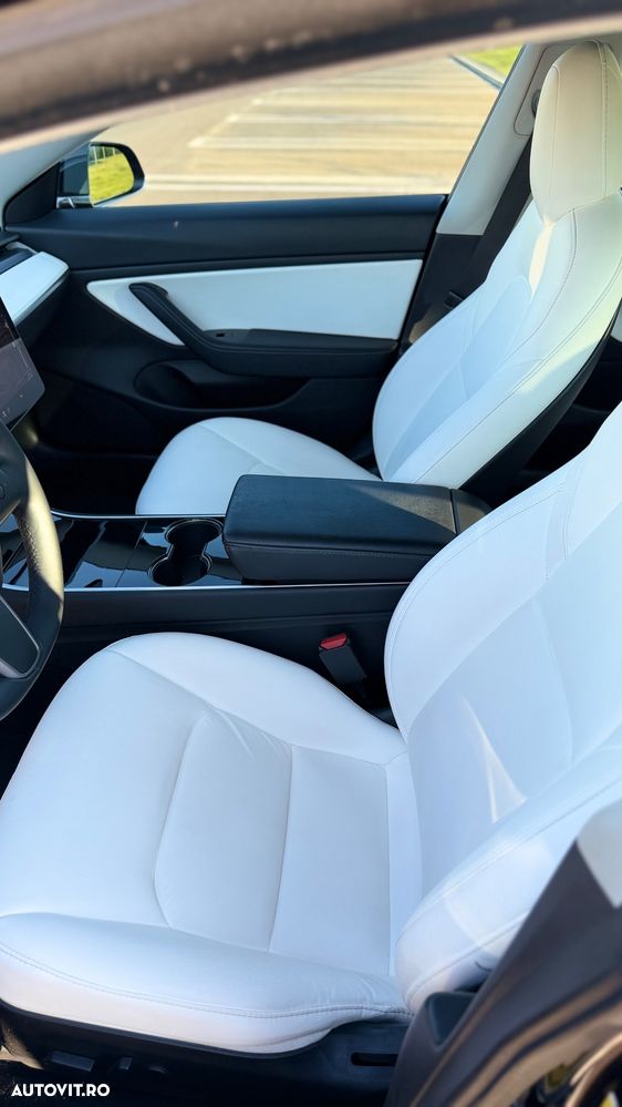 Tesla Model 3 - 8