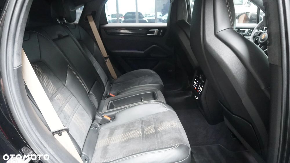 Porsche Cayenne Turbo GT - 11