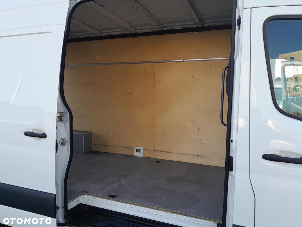 Mercedes-Benz Sprinter - 16