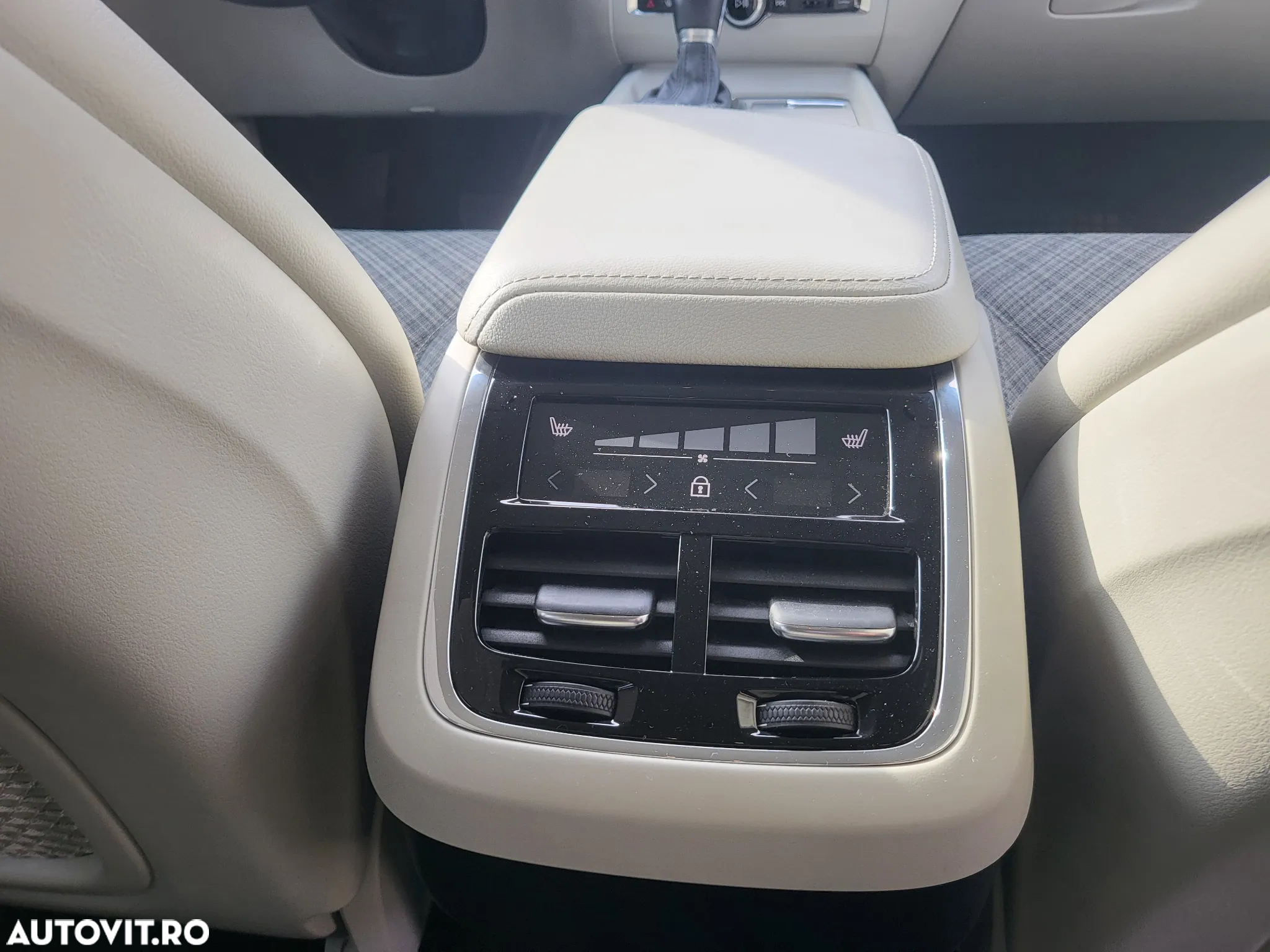 Volvo XC 60 D4 AWD Geartronic Momentum - 18