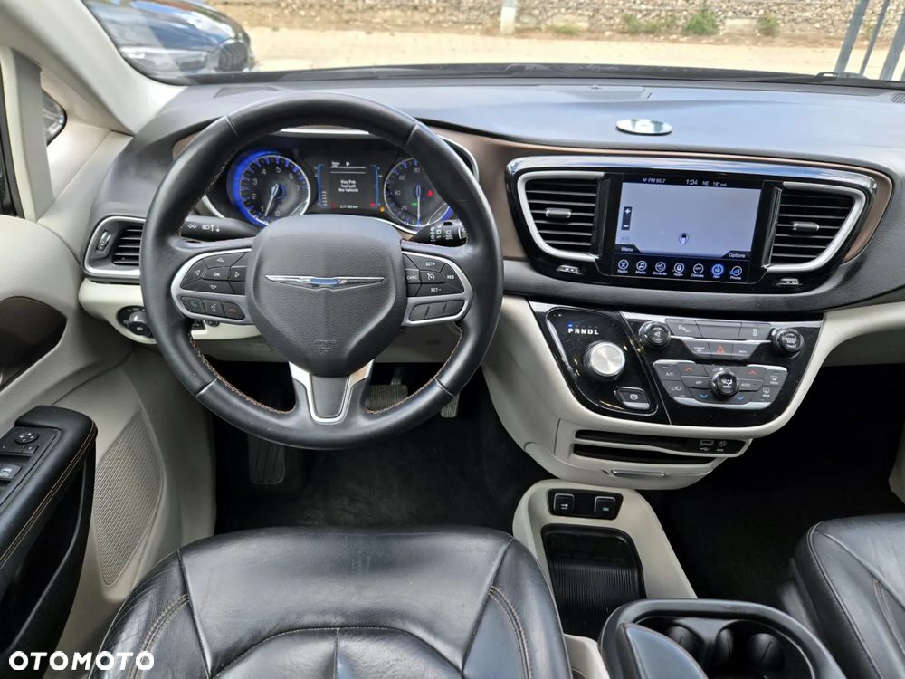 Chrysler Pacifica - 9