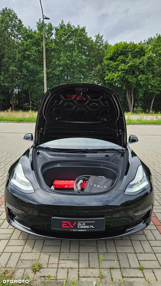 Tesla Model 3 - 25