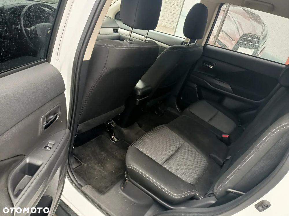 Mitsubishi Outlander - 10