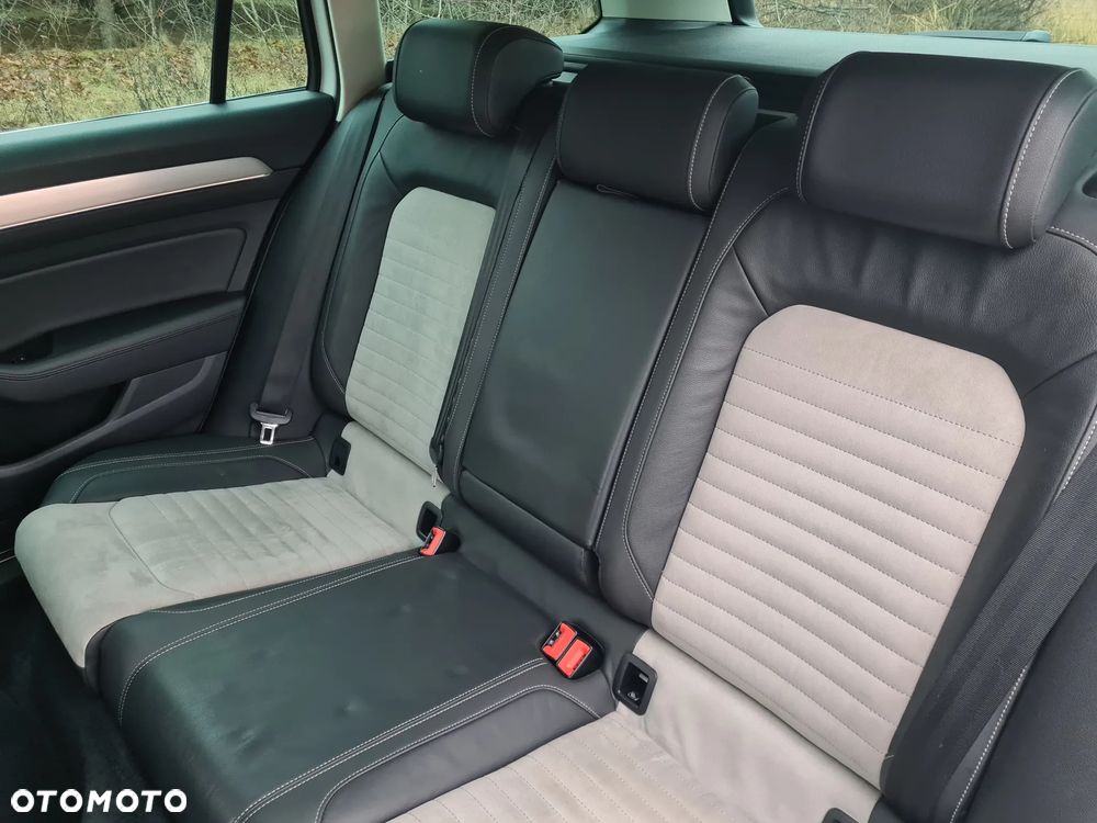 Volkswagen Passat - 11
