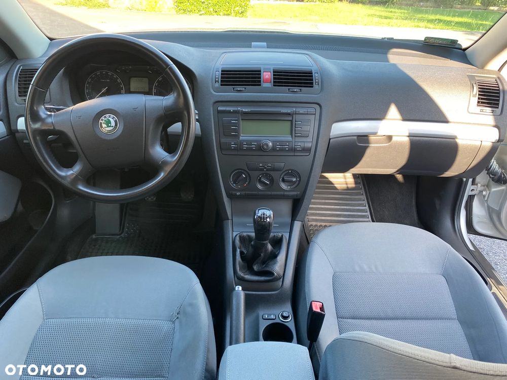 Skoda Octavia 1.6 Ambiente - 8
