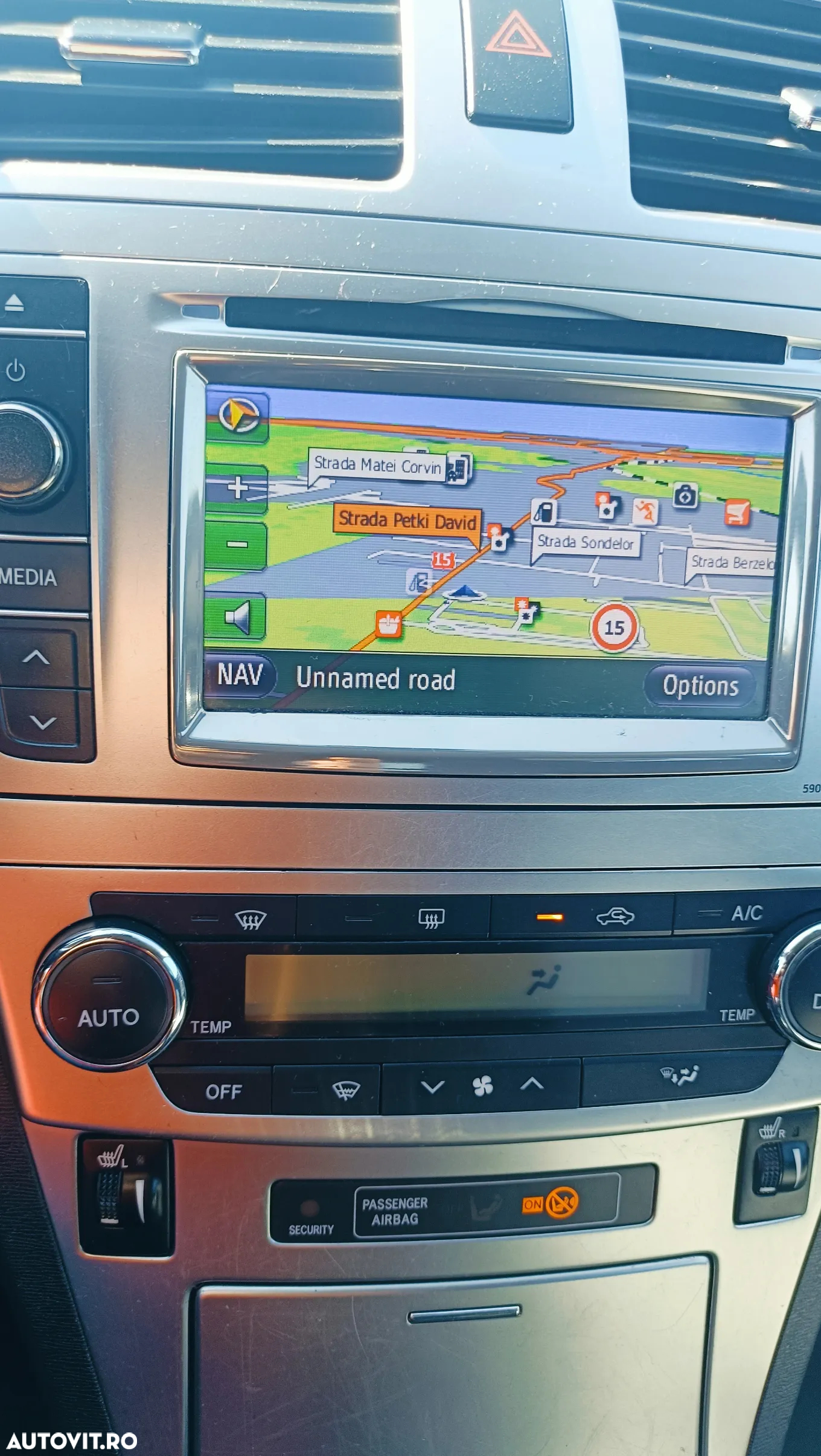 Toyota Avensis - 9