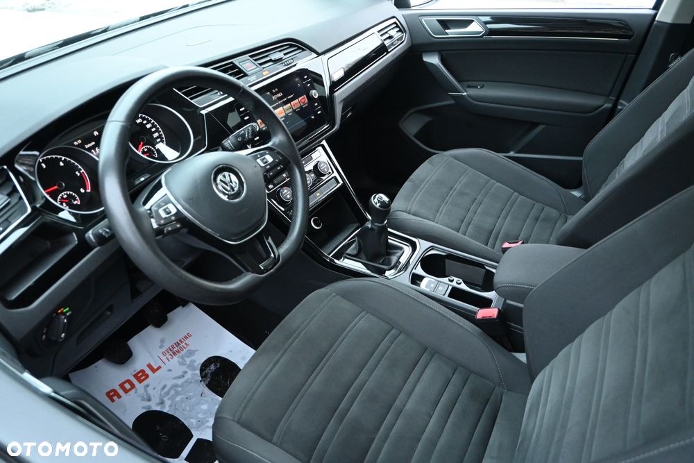 Volkswagen Touran 2.0 TDI SCR Highline - 18