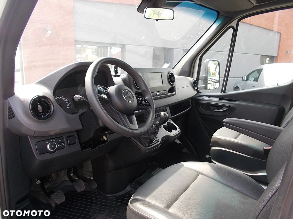 Mercedes-Benz Sprinter - 12
