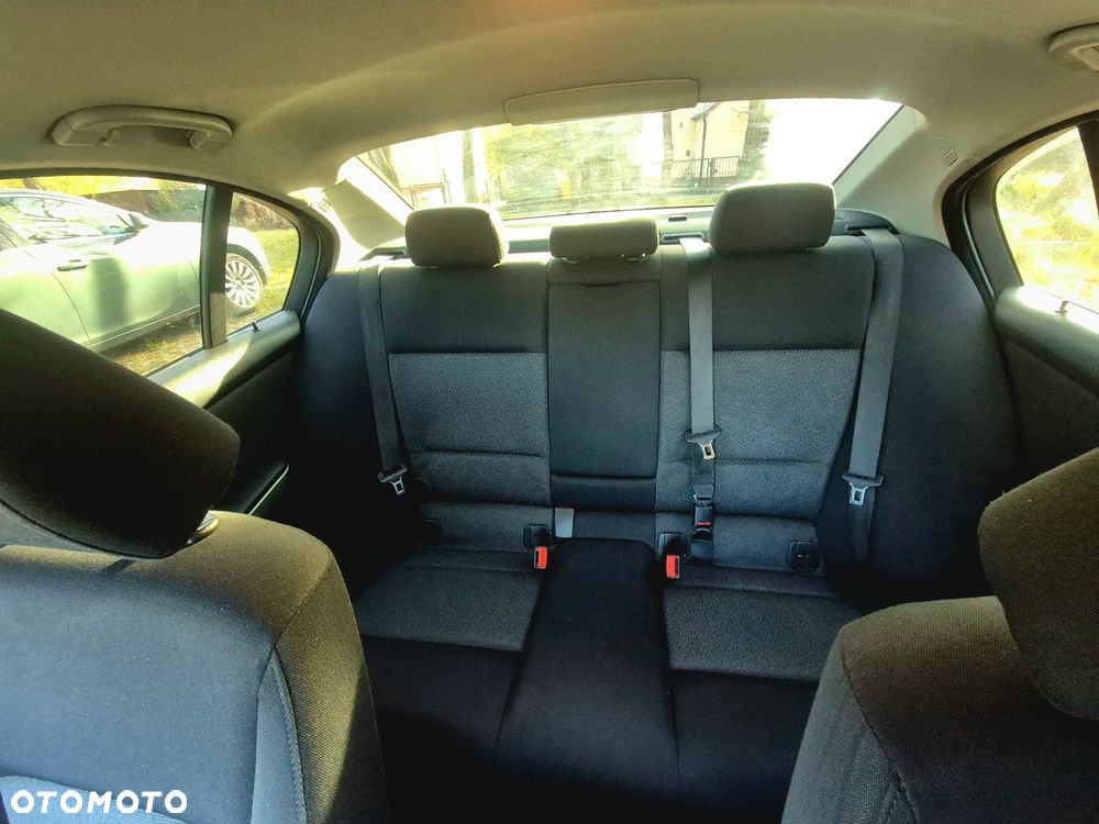BMW Seria 3 320i - 14