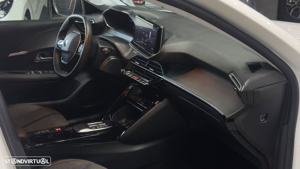 Peugeot e-208 Allure - 38