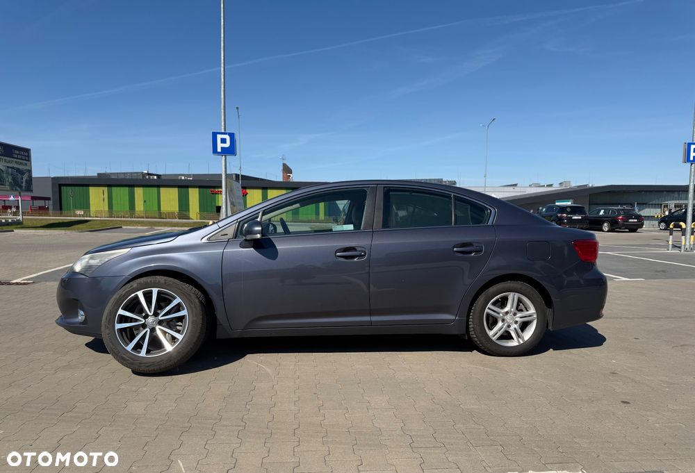 Toyota Avensis 2.0 Premium MS - 18