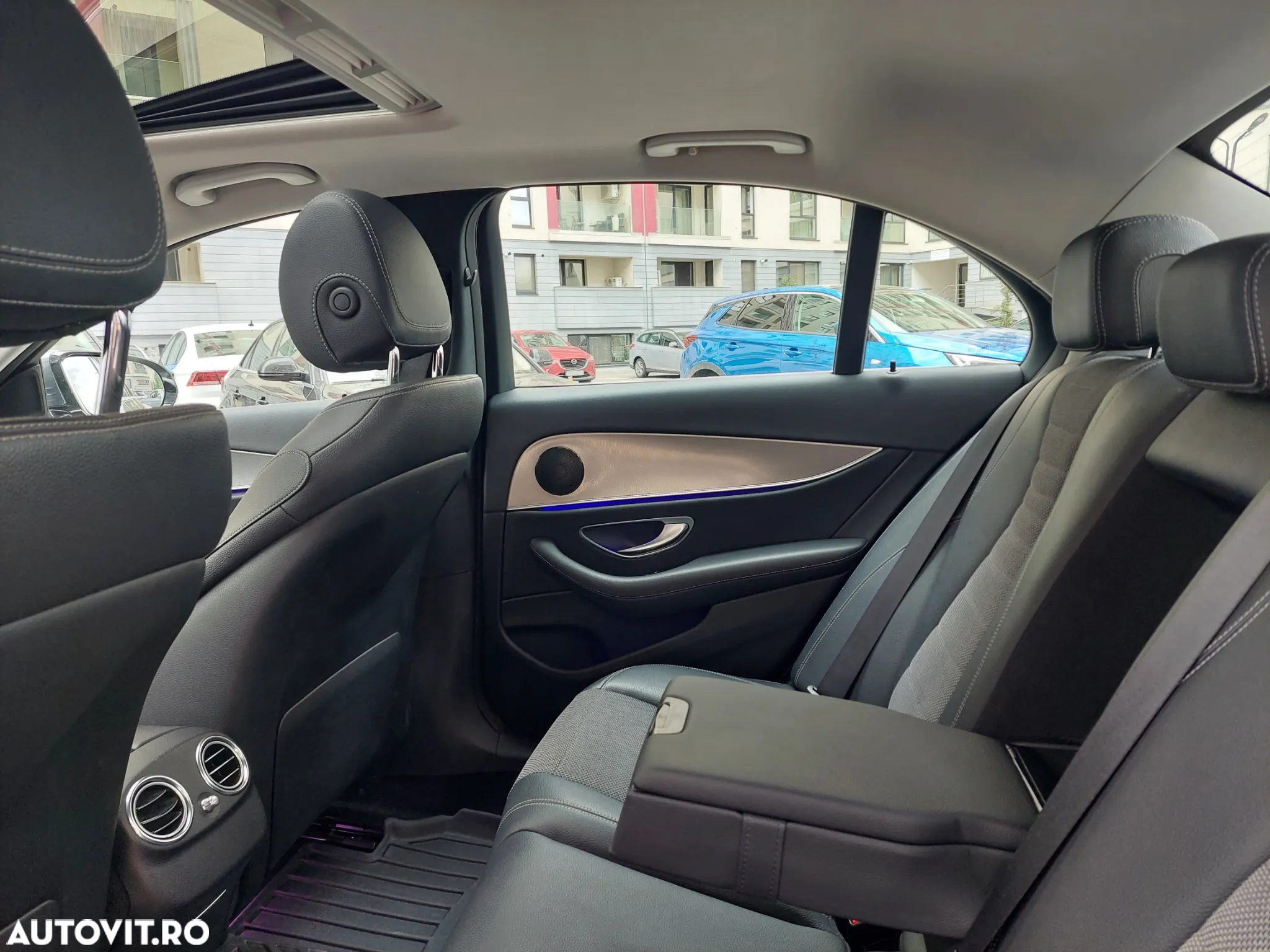 Mercedes-Benz E 200 4Matic T 9G-TRONIC - 19