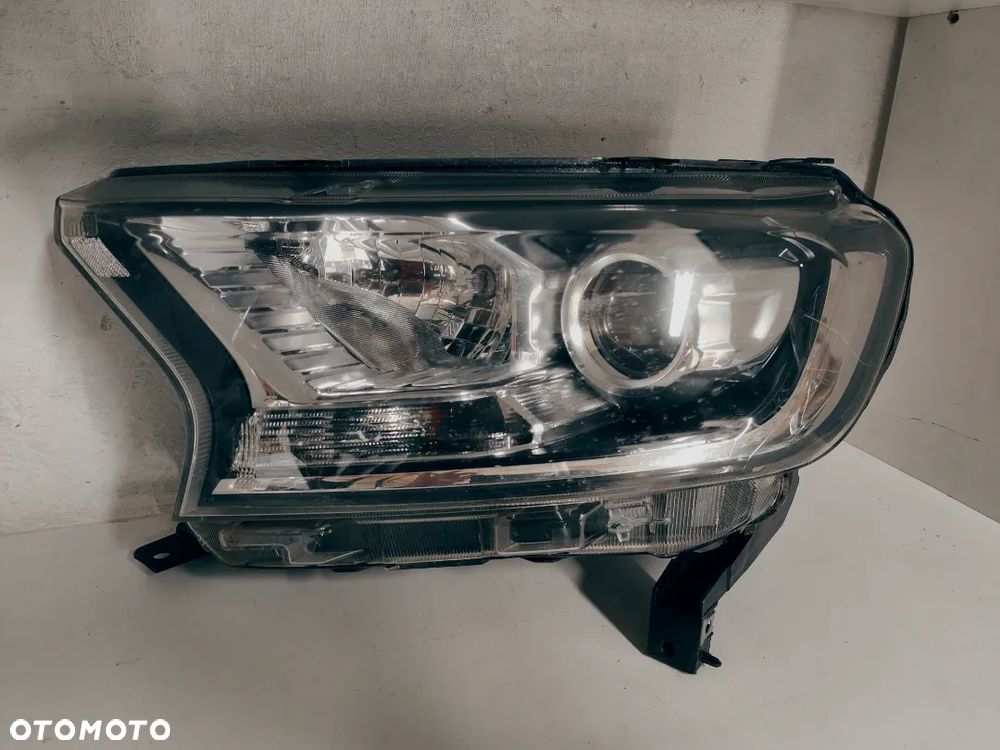 LAMPA  PRAWA FORD RANGER  2015- - 2