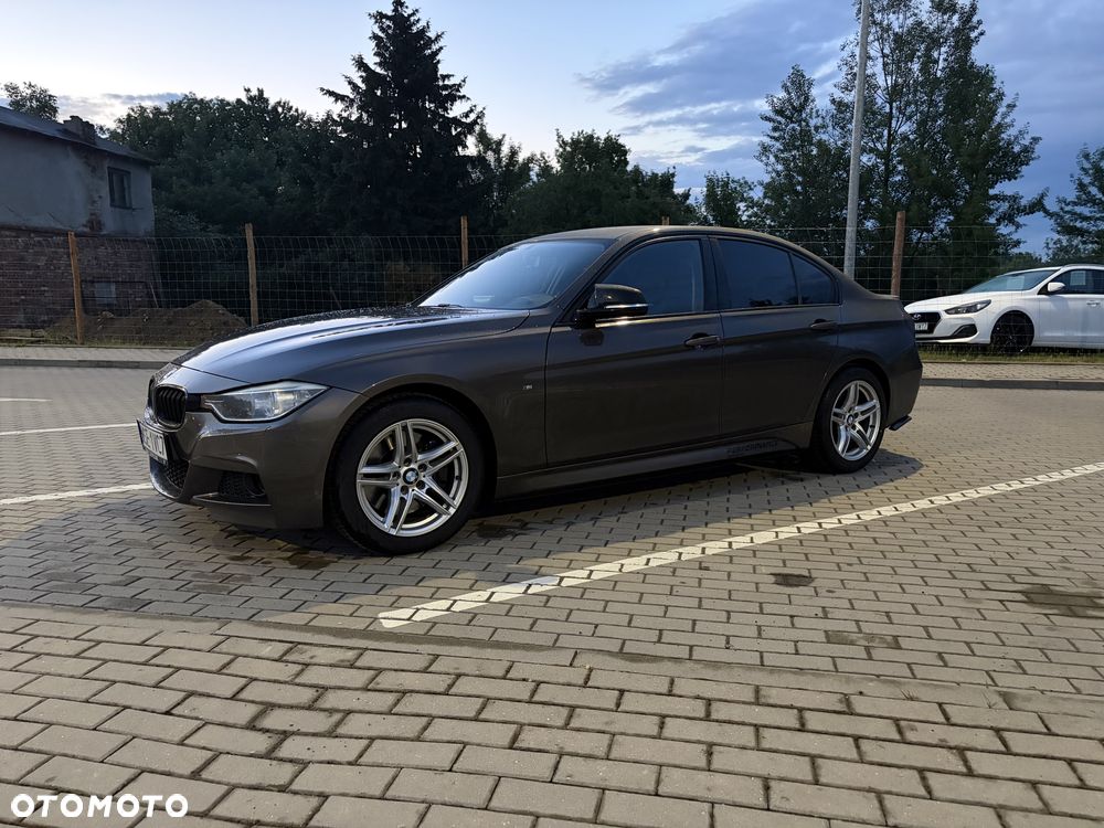 BMW Seria 3 320i Efficient Dynamics - 12