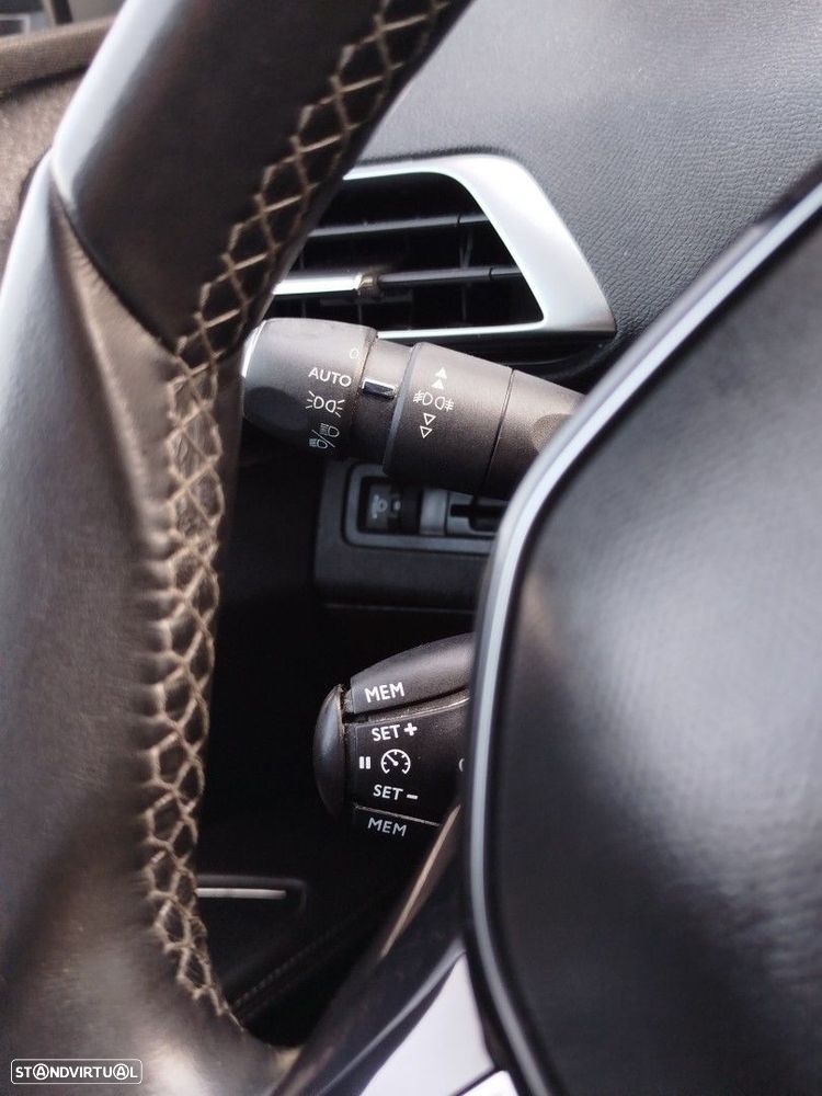 Peugeot 5008 1.2 PureTech Allure J18 - 10