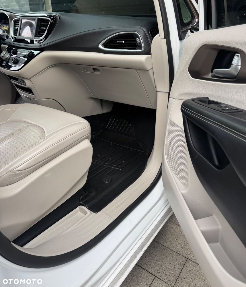 Chrysler Pacifica - 14