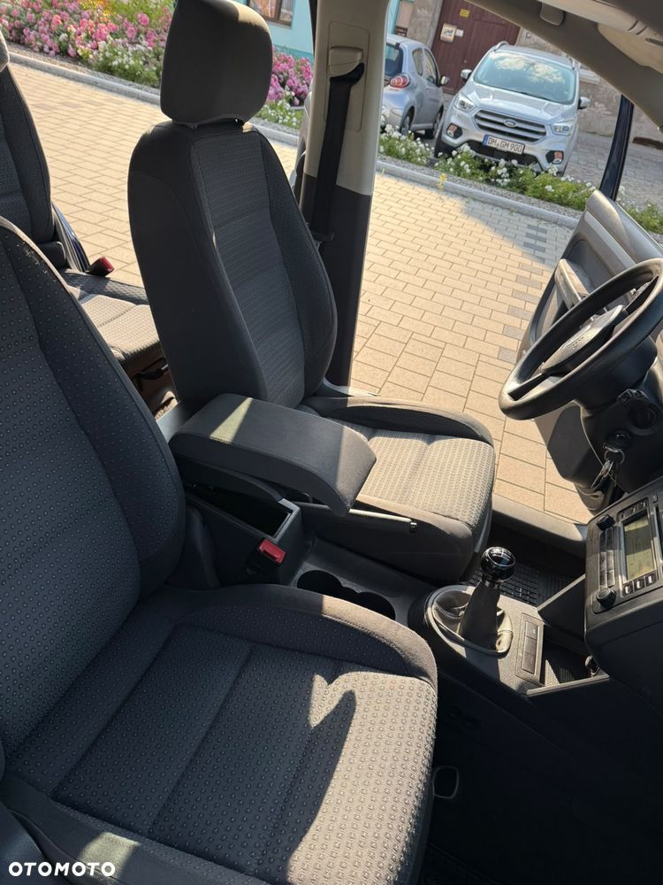Volkswagen Touran 1.9 TDI Conceptline - 8