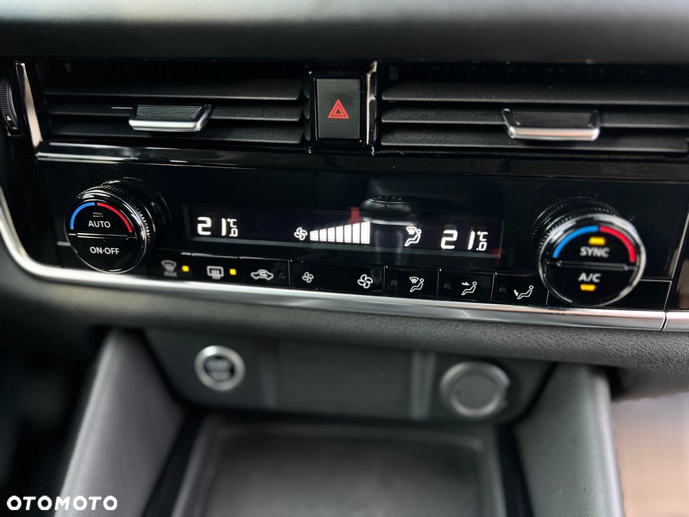 Nissan Qashqai 1.3 DIG-T N-Connecta - 33