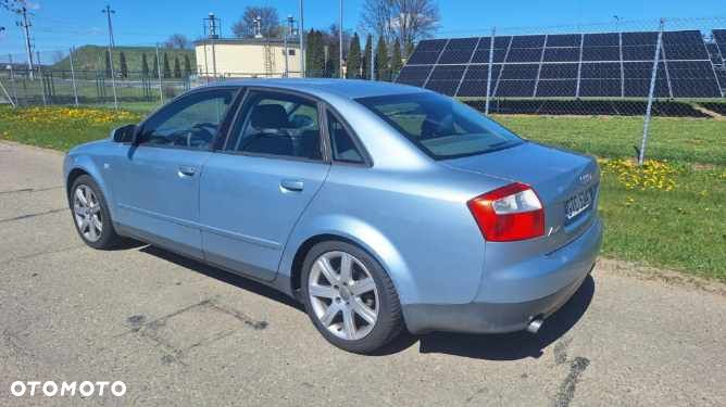 Audi A4 Limousine - 13