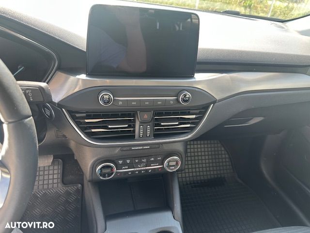 Ford Focus 1.0 EcoBoost Titanium - 12