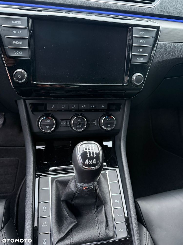 Skoda Superb 1.4 TSI ACT 4x4 SportLine - 18
