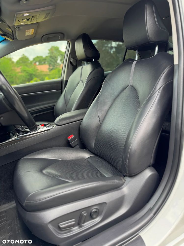 Toyota Camry 2.5 Hybrid Prestige CVT - 28