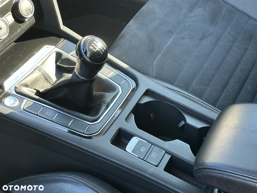 Volkswagen Passat 2.0 TDI BMT Highline - 25