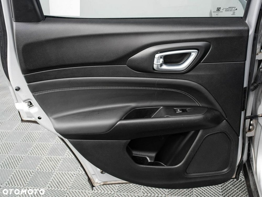 Jeep Compass - 22