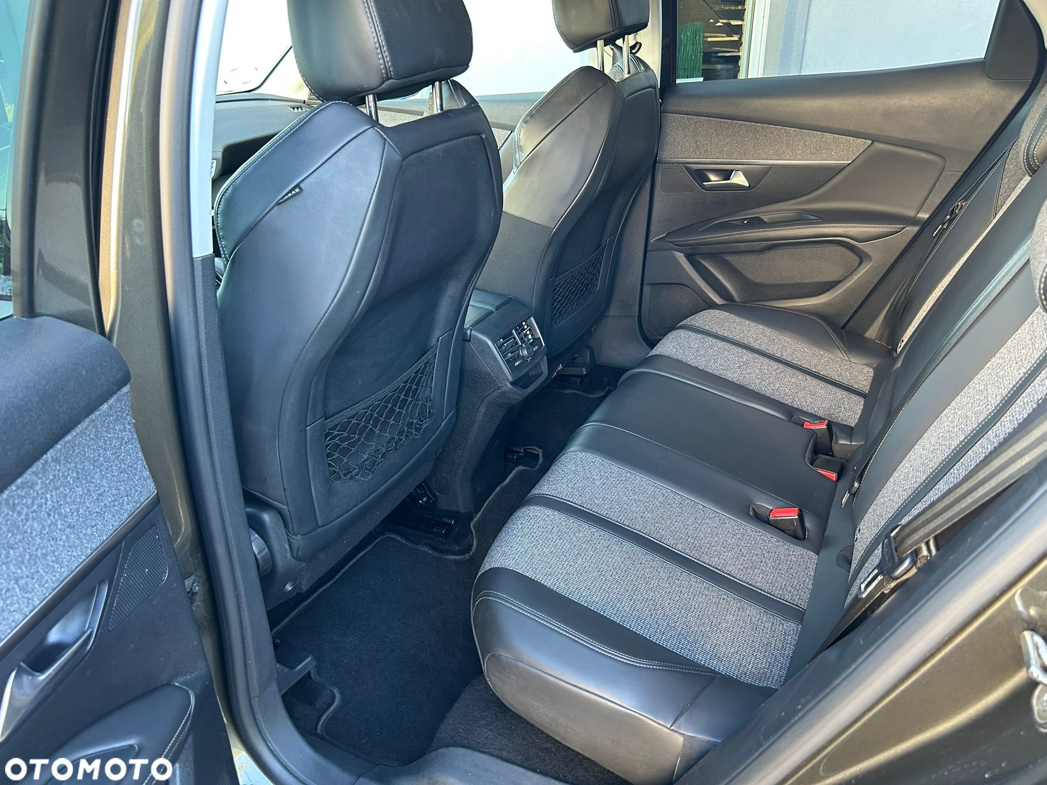 Peugeot 3008 1.5 BlueHDi Allure Pack S&S EAT8 - 12