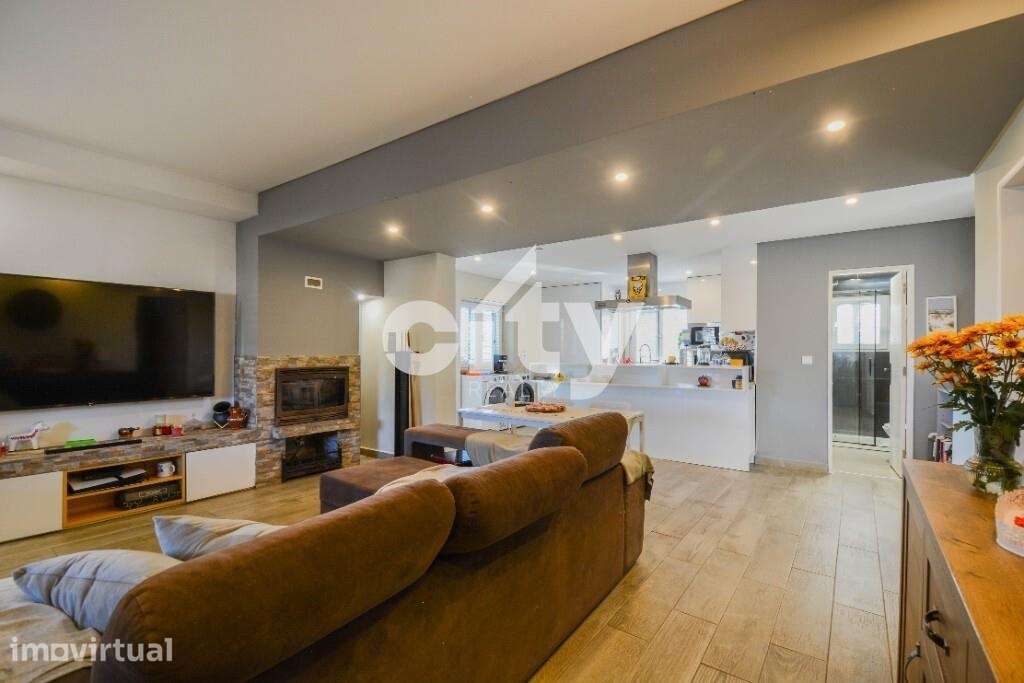 MORADIA T2 REMODELADA EM TERRENO 10.640m2 em ALMARGEM DO BISPO - Grande imagem: 4/34