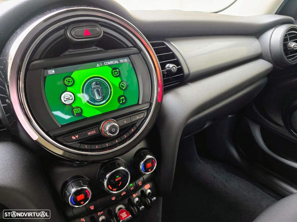 MINI 5 Portas Cooper D Auto - 36