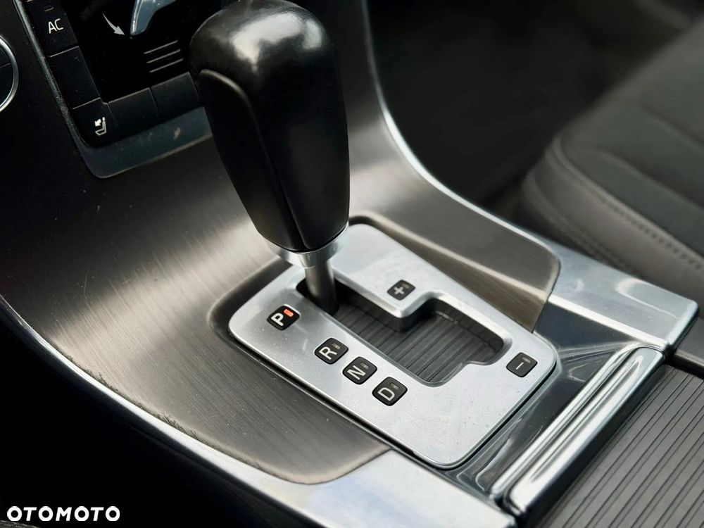 Volvo V60 D3 Geartronic Summum - 19