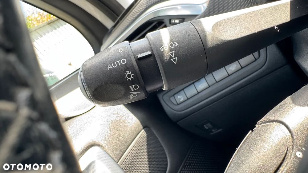 Peugeot 2008 1.2 PureTech Allure S&S - 16