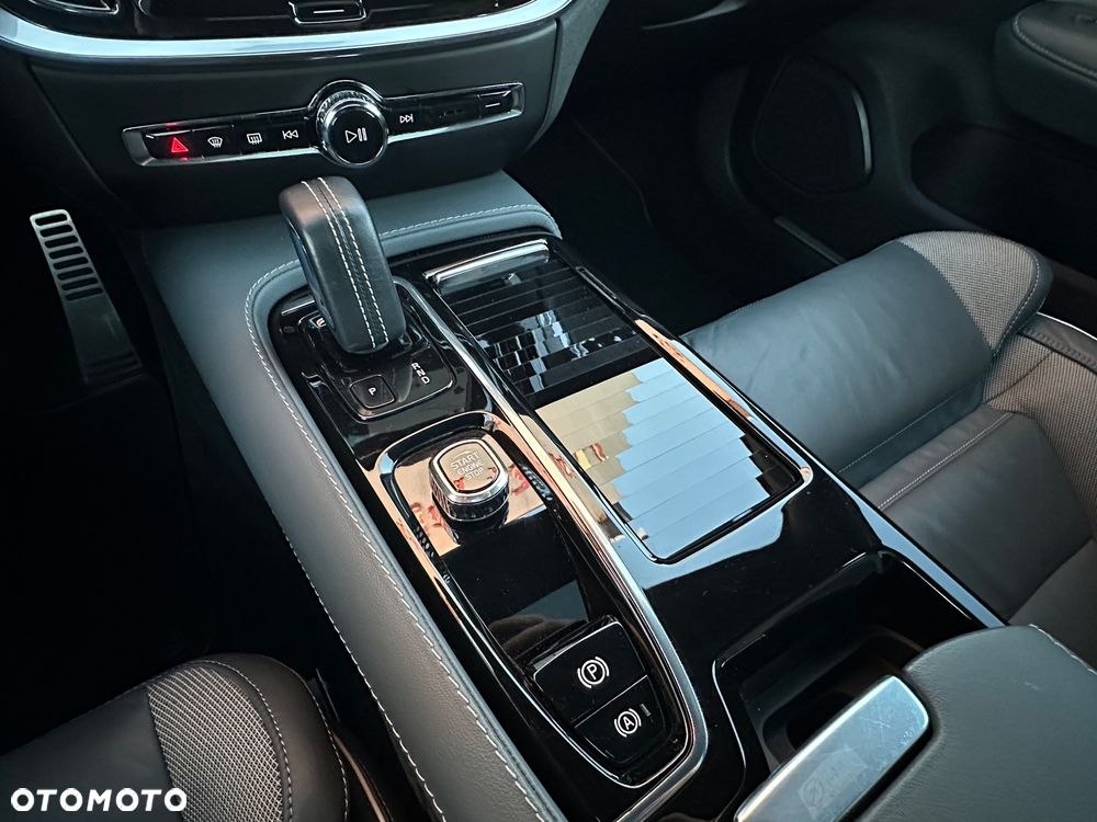 Volvo V60 T6 AWD Recharge Geartronic RDesign - 31