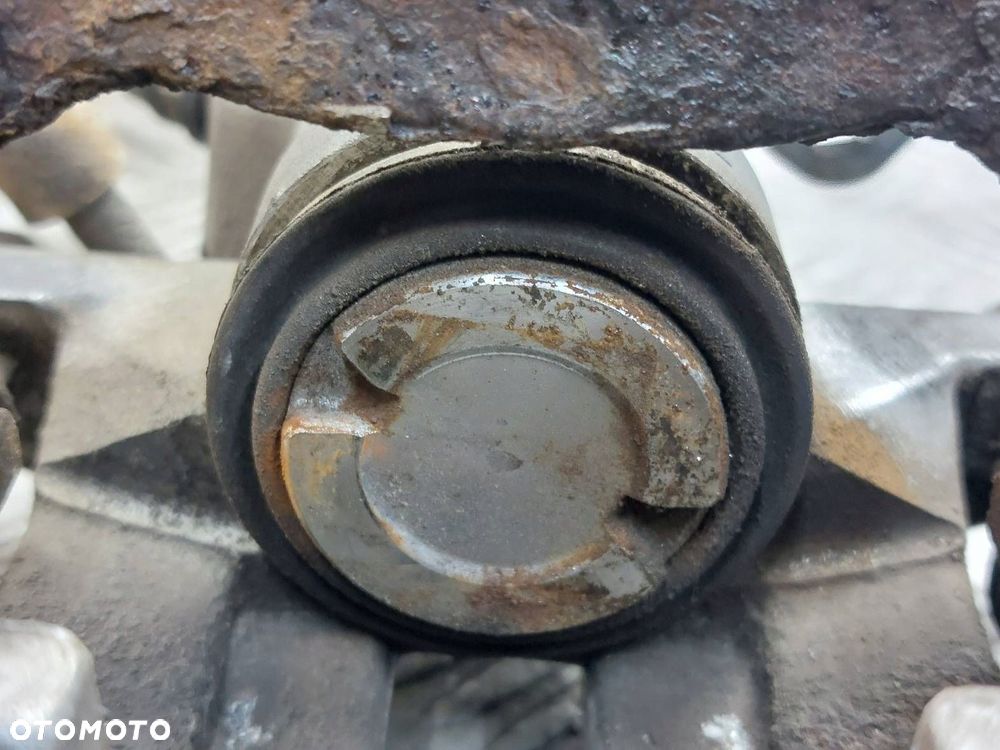 ZACISK HAMULCOWY LEWY TYŁ + PRAWY TYŁ GOLF IV A3 8L OCTAVIA I LEON I - 4