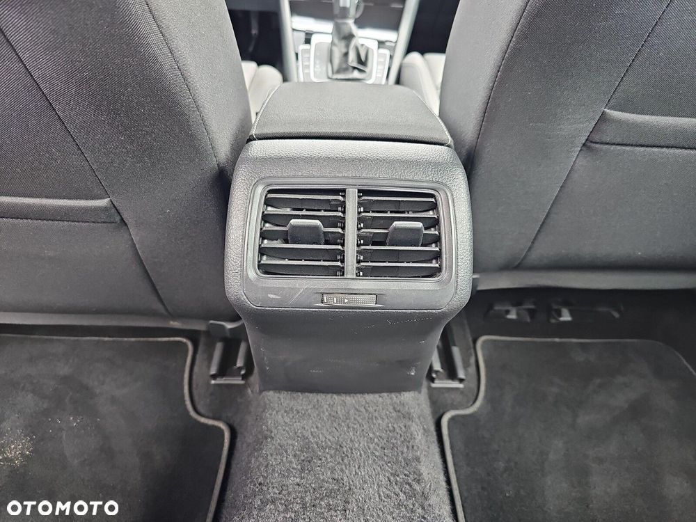 Volkswagen Golf - 33