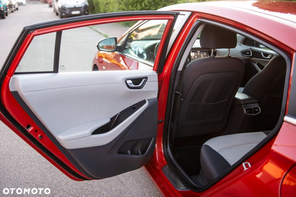 Hyundai IONIQ 1.6 GDI Premium - 31