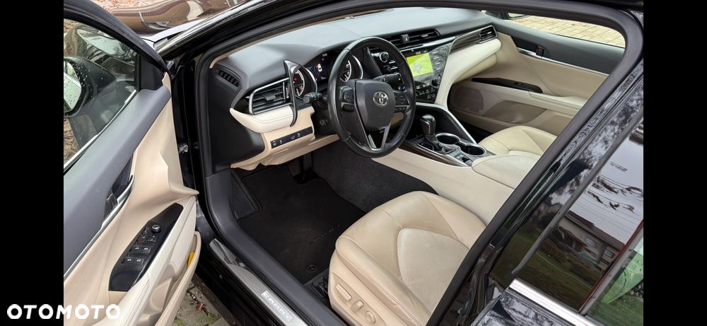 Toyota Camry 2.5 Hybrid Executive CVT - 6