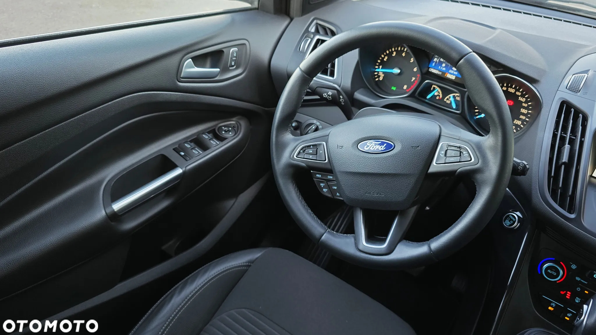 Ford Kuga 1.5 EcoBoost 2x4 Titanium - 28