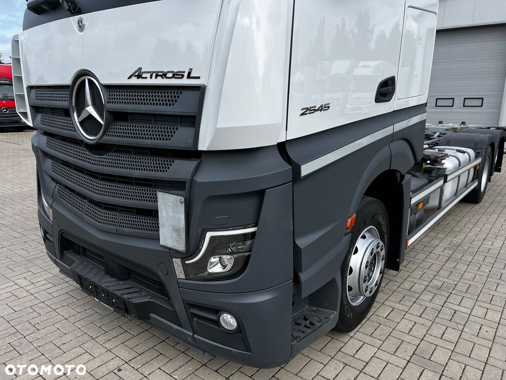 Mercedes-Benz Actros - 16