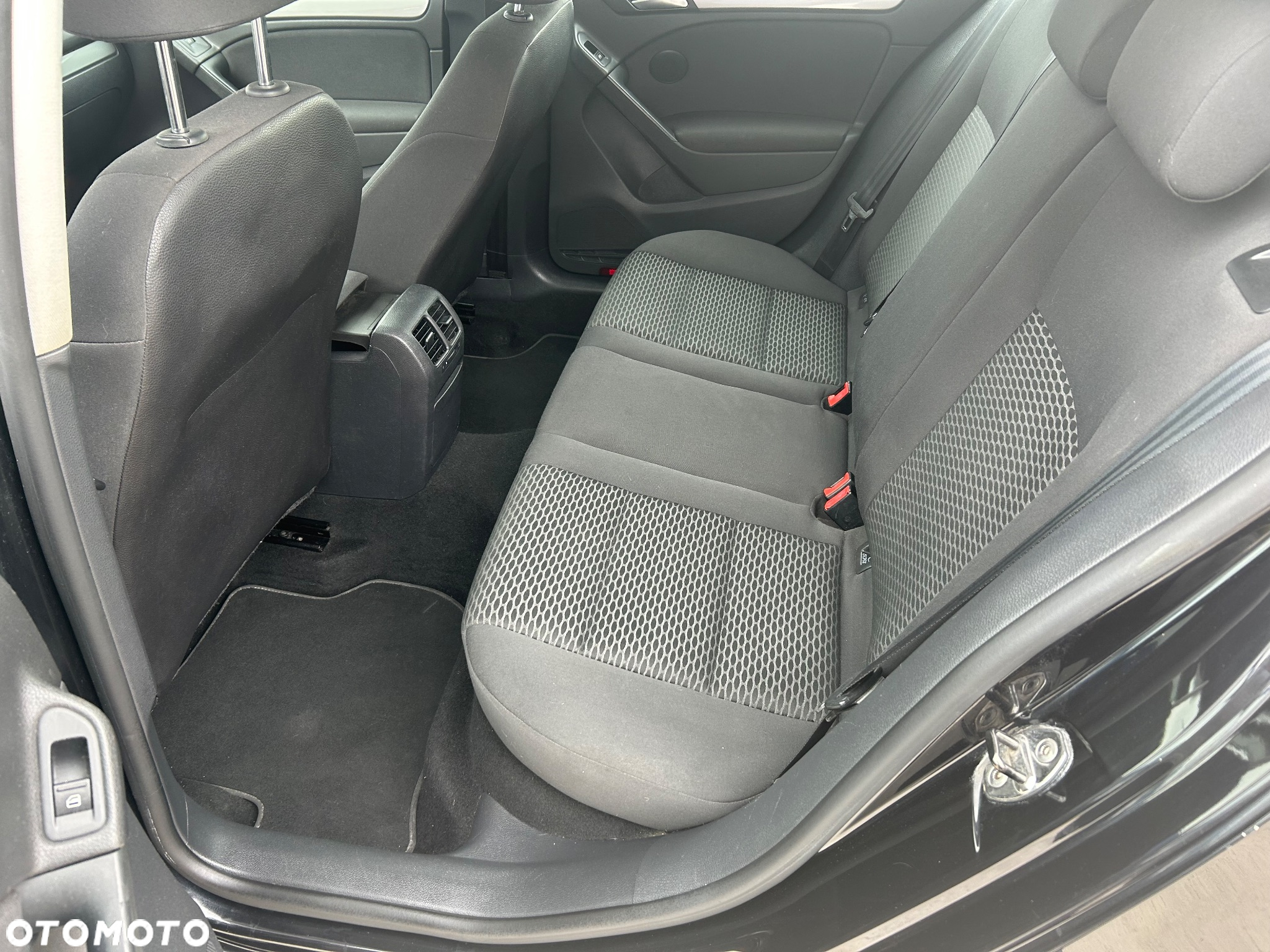 Volkswagen Golf 1.6 TDI BlueMotion Technology Comfortline - 9
